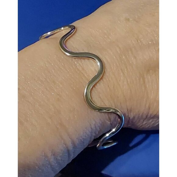 New~925 Sterling Silver Wavy Design Cuff Style Bracelet~Stack or wear alone - Picture 1 of 3